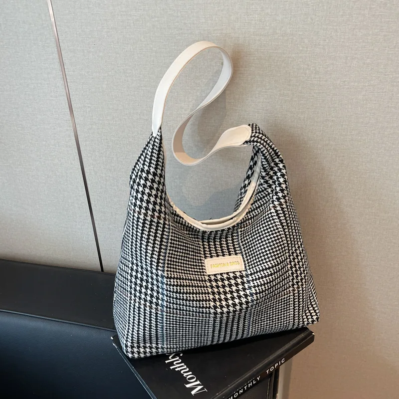 Large capacity casual shoulder underarm bag commuting versatile tote bag