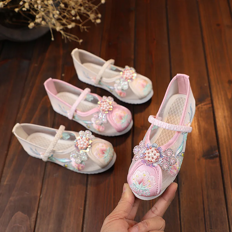 

Girls Embroidered Cloth Shoes Traditional Style Flower Delicate Pearl Dance Shoes Chinese Ancient Designer Hanfu Shoes 2023 New