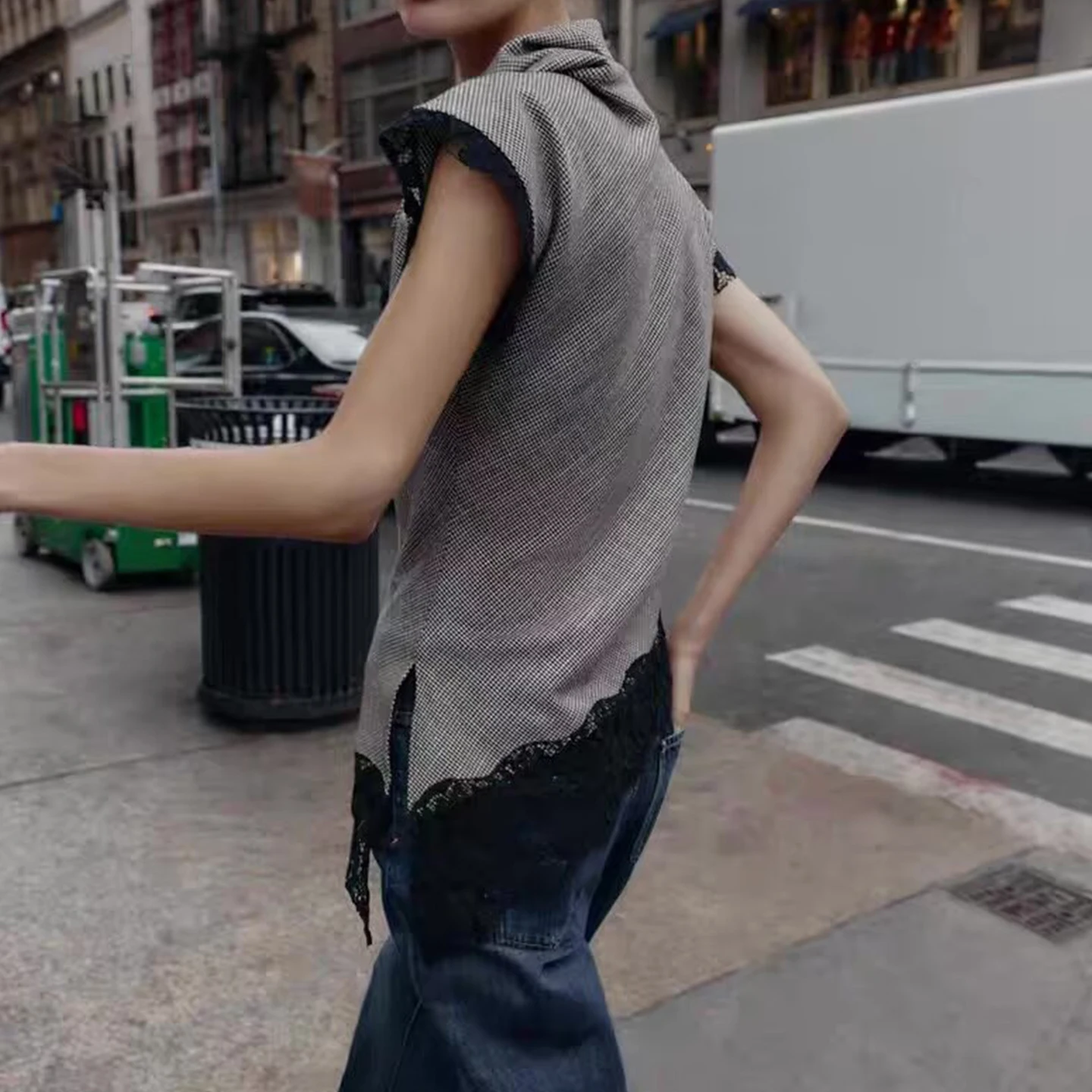 Z المرأة Faionable الدانتيل الأعلى Svel الوقوف طوق تنوعا Sle تصميم الشباب لا وسادة الصدر مجموعة الخريف 2025 #3