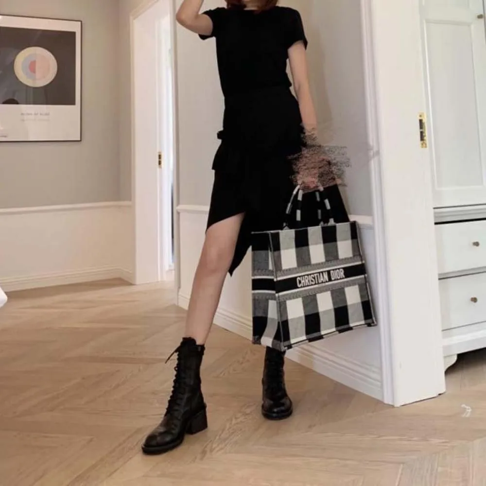 Рисунок 4 - Роскошная женская обувь высокого