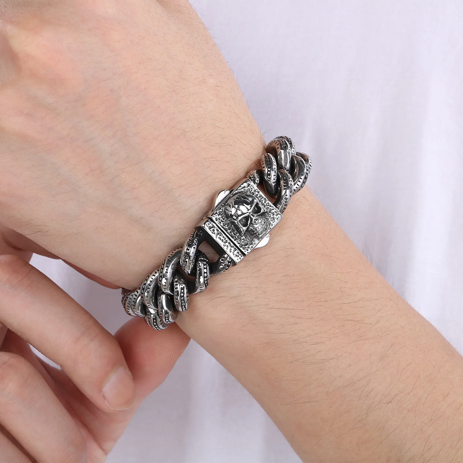 Stainless Steel Smooth Punk Men Bracelet With Skull Charm Cuban Link Chain Jewelry Domineering Chunky Accessory Gift