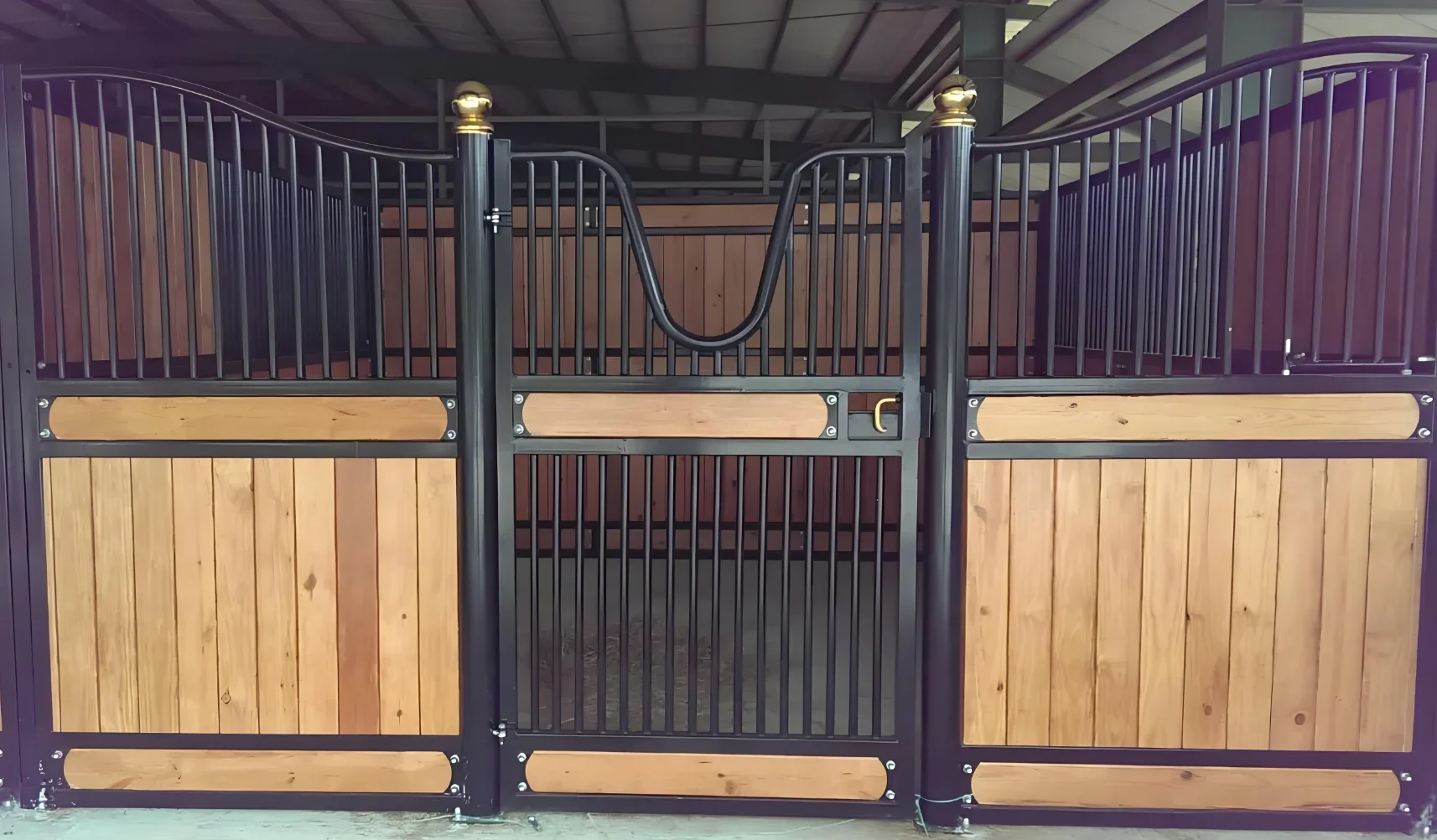 Heavy duty craftsmanship Chinese factory High quality Bamboo and wood stables Made in China horse shelters