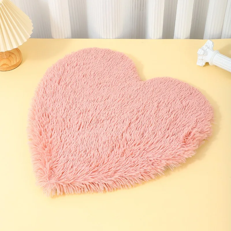 

Pet Floor Mat, Heart-shaped Pink Plush Pet Mat, Anti-slip Bottom, Girl Decoration, Dog Sleeping Mat, Cat Bed Sleeping Blanket