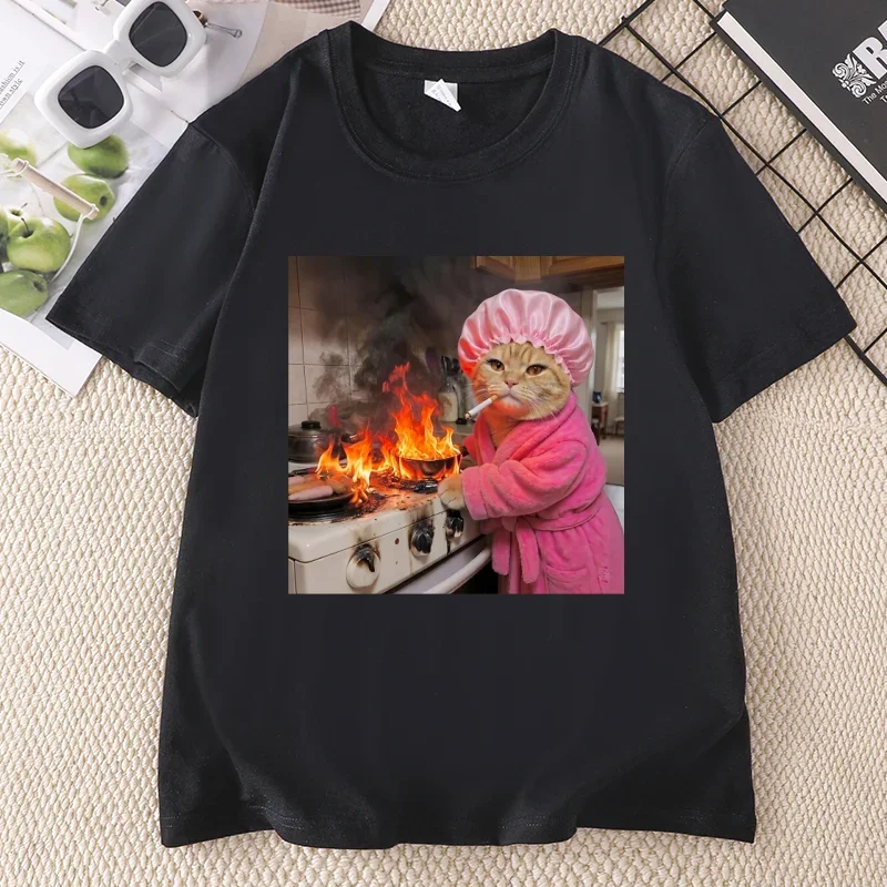 Funny Housewife Cat T-Shirt Cat Cooking of Fire T Shirt Women Casual O-neck Short Sleeve Tee Shirt Y2k Streetwear Clothing