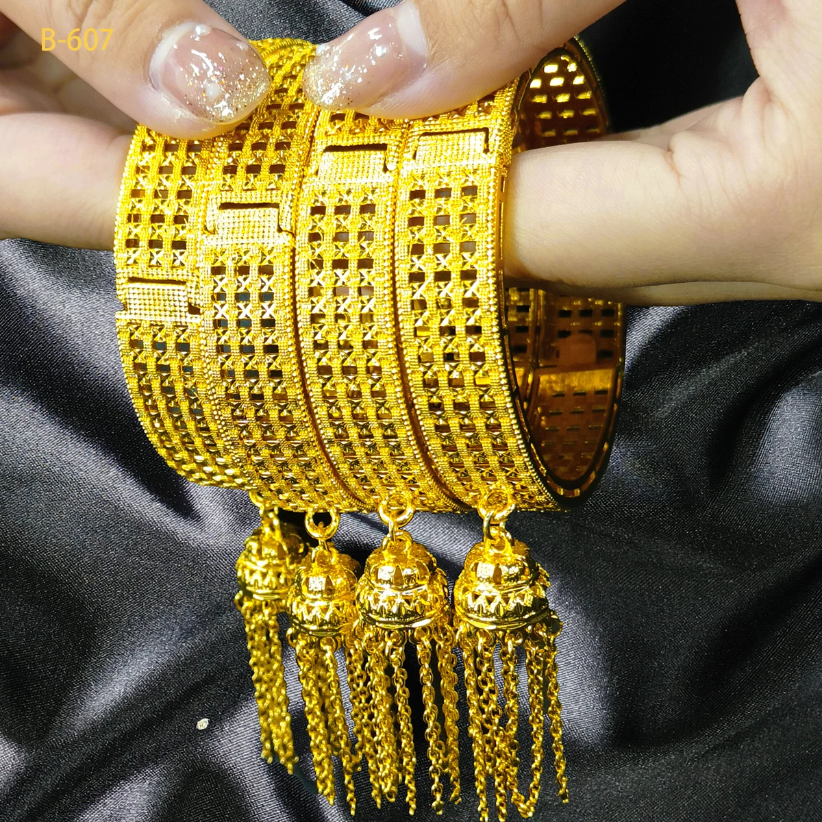 New African Dubai Style Gold Color Bangles Bracelet With Tassel Pendant For Women Indian Nigerian Wedding Jewelry Party Gifts