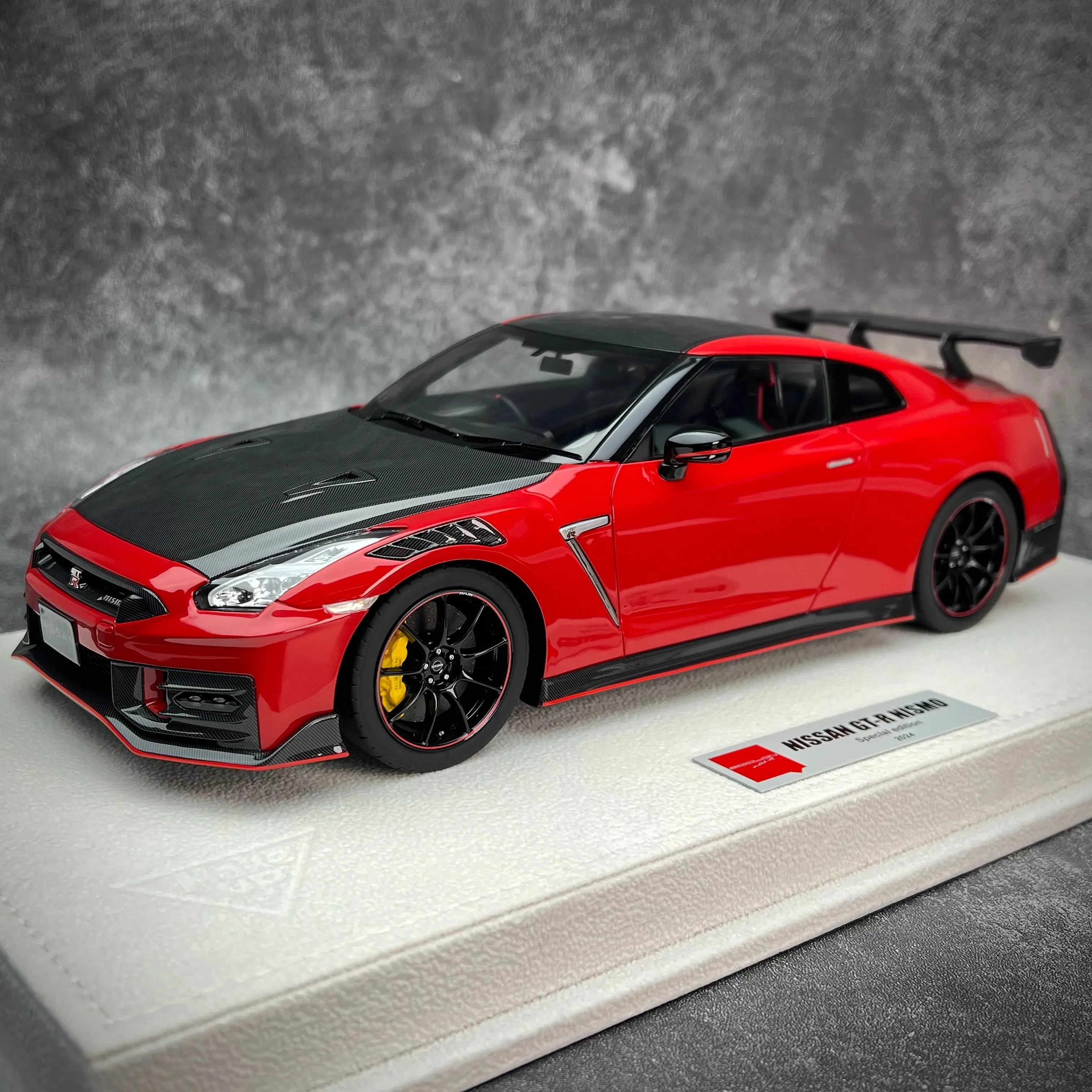 Makeup Car Model MU1/18 Nissan GT-R Nismo 2024 Special Edition Simulation Alloy Car Model Room Display Model Boy Collection Gift