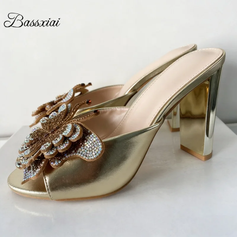 Sandalias de cristal con adornos de mariposa y flor para mujer, color dorado, tacón original, tipo slingback, sin cordones, mules de verano para chicas.