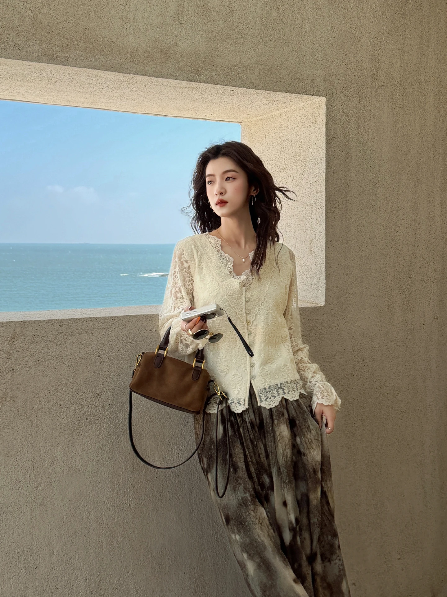 

Heavy Embroidery Lace irt V-Ne Long Sve Vintage Straight Cut oulder Design Layering Women's Top for Daily Wear