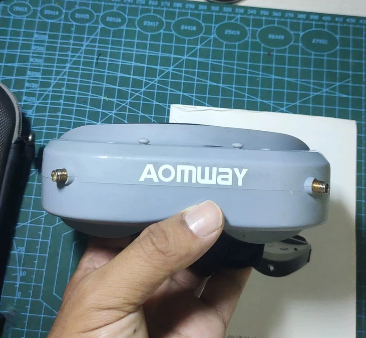 Aomway Commander Goggles V1 2D 3D 40CH 5.8G 854*480(WVGA)LCD FPV Video Headset Support HDMI DVR Headtracker