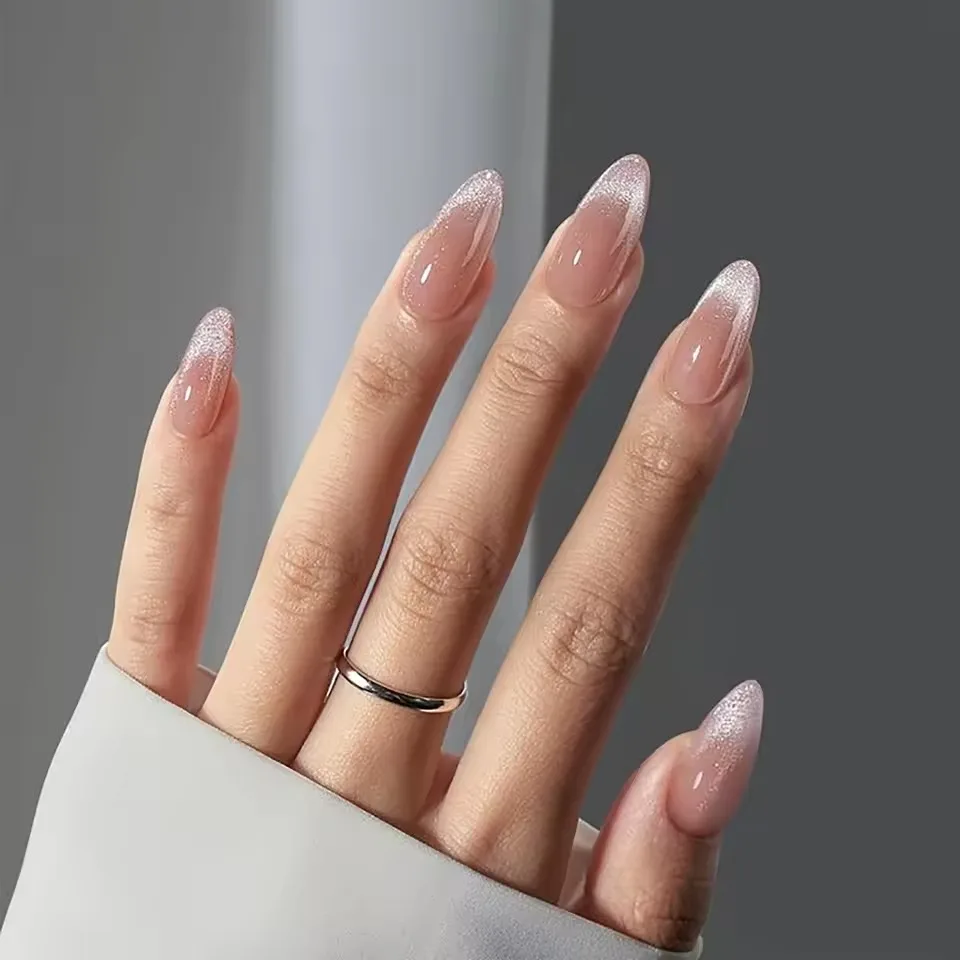 Por Que A Unha Almond Nude Se Tornou O Estilo Mais Pedido Nos Salões Brasileiros?