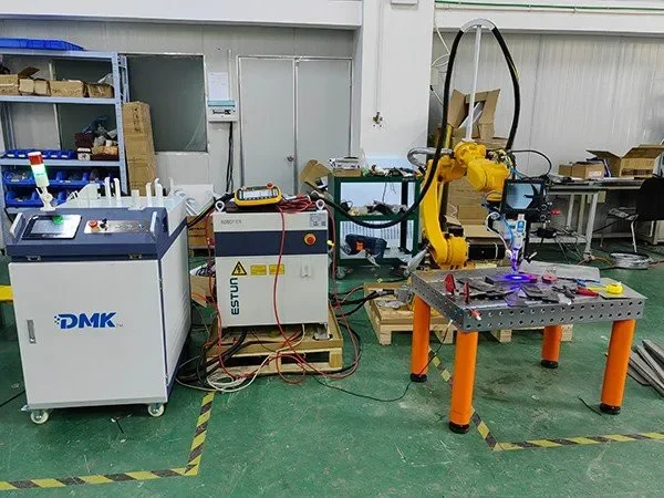 Saldatrice laser a fibra robot CRP per robot di saldatura CNC Saldatrice laser 3D robot ESTUN per tubi in acciaio inossidabile