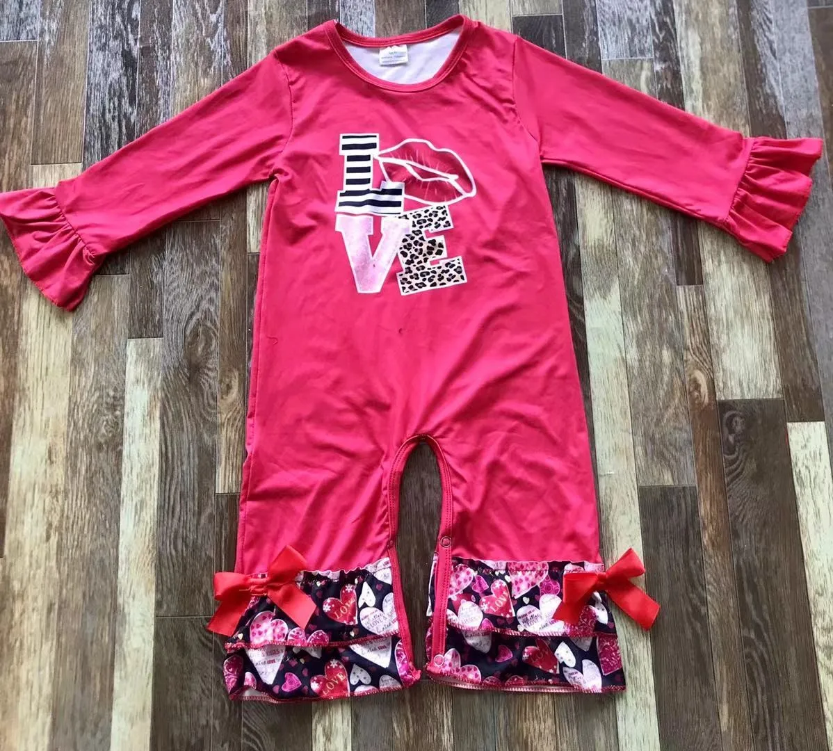 

Red Love Valentine's day Girls baby rompers 0-2 years old newborn onesies childrens clothing little girls rompers