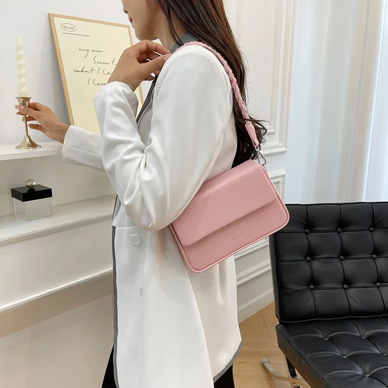

Vintage Elegant Crossbody Diaper Bag: Luxury Women's Handbag With Designer Details And Large Capacity For Messenger Tote