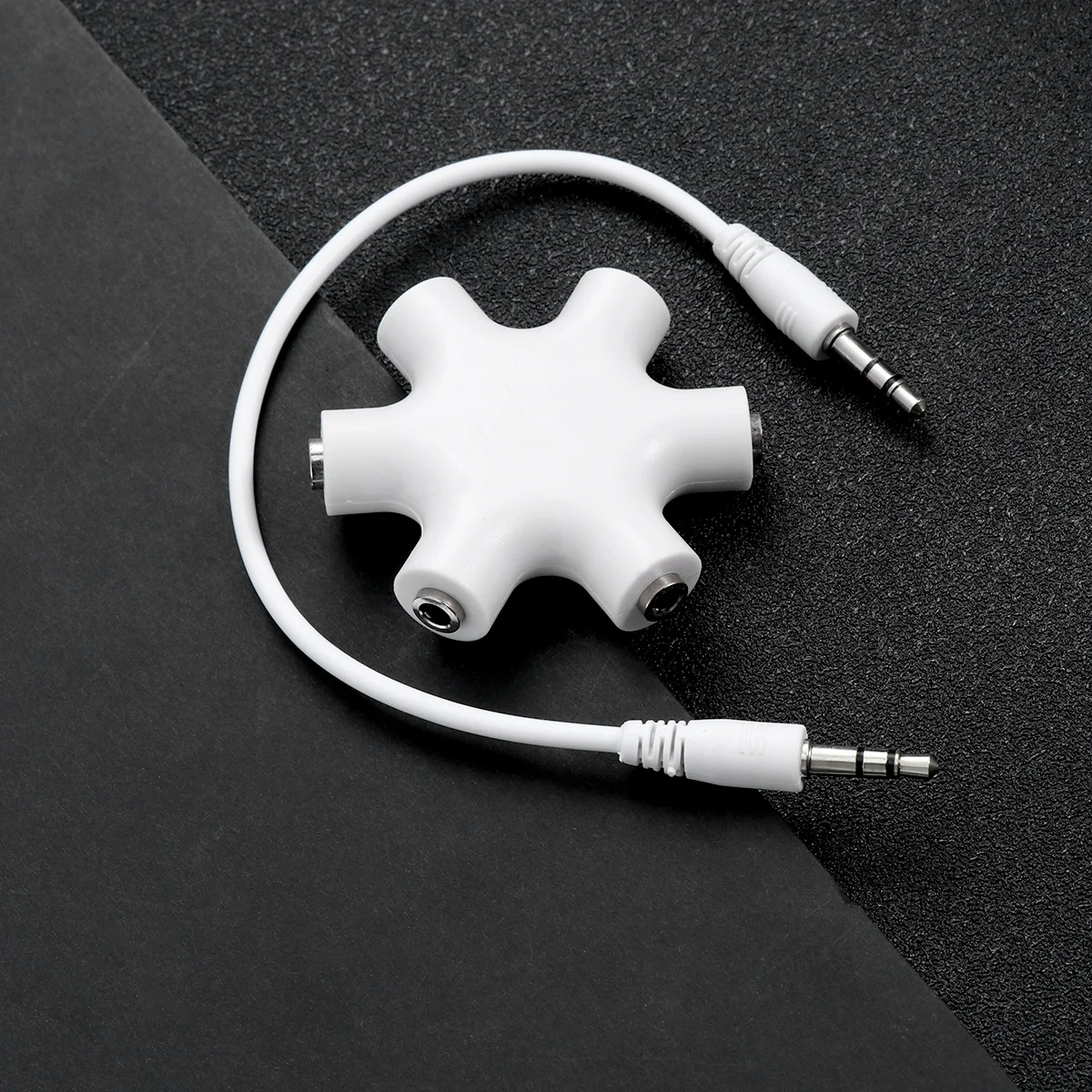 

1 to 5 Audio Connector Adapter 3.5mm Jack Snowflake Shape Earphone Splitter for Family Music Sharing Earphones Adapter