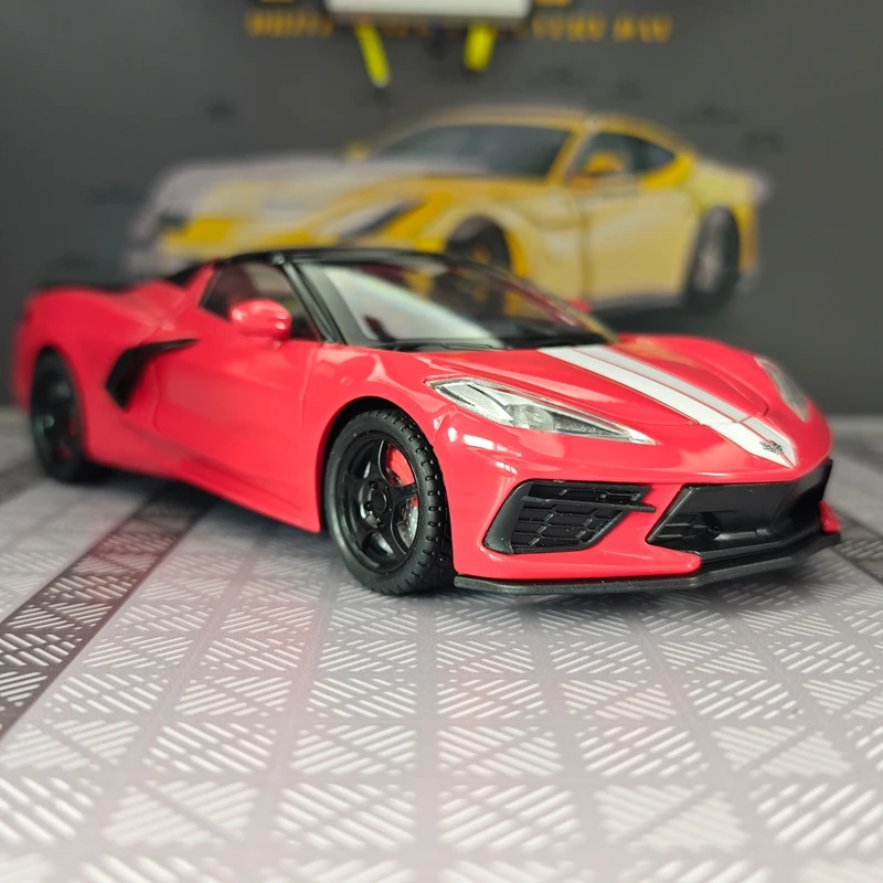 

1:22 Chevrolet Corvette C8 alloy car model ornament, steering shock absorber, sound and light sports car gift, door can be opene