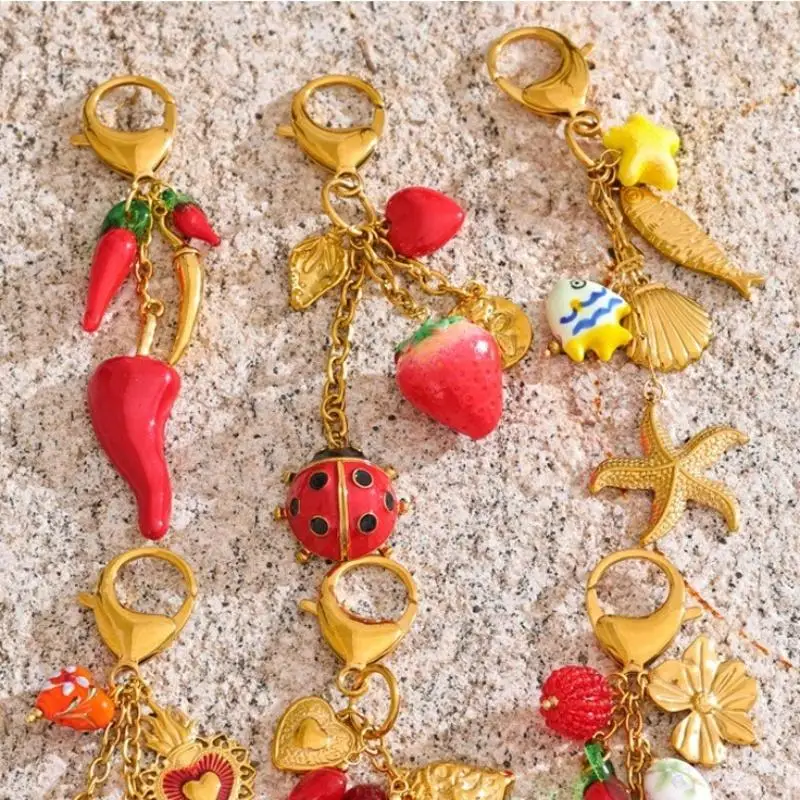 

Exquisite Red Enamel Fruit Flower Strawberry Bag Accessories Pendant Heart Car Key Ring Jewelry Gift Decoration Accessories