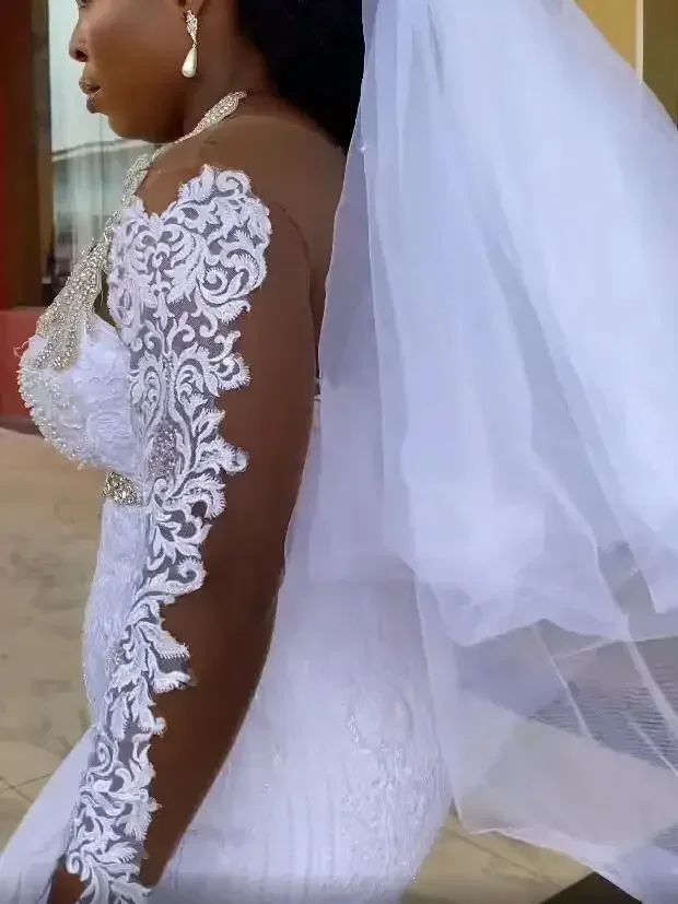 ชุดแต่งงานทรงเมอร์เมดหรูหราแบบสั่งตัดพิเศษสำหรับคนไซส์ใหญ่ คอซีทรู ประดับลูกปัด งานสั่งทำพิเศษสไตล์อาหรับ แอโซ เอ็บี ประดับเลื่อมวิบวับ