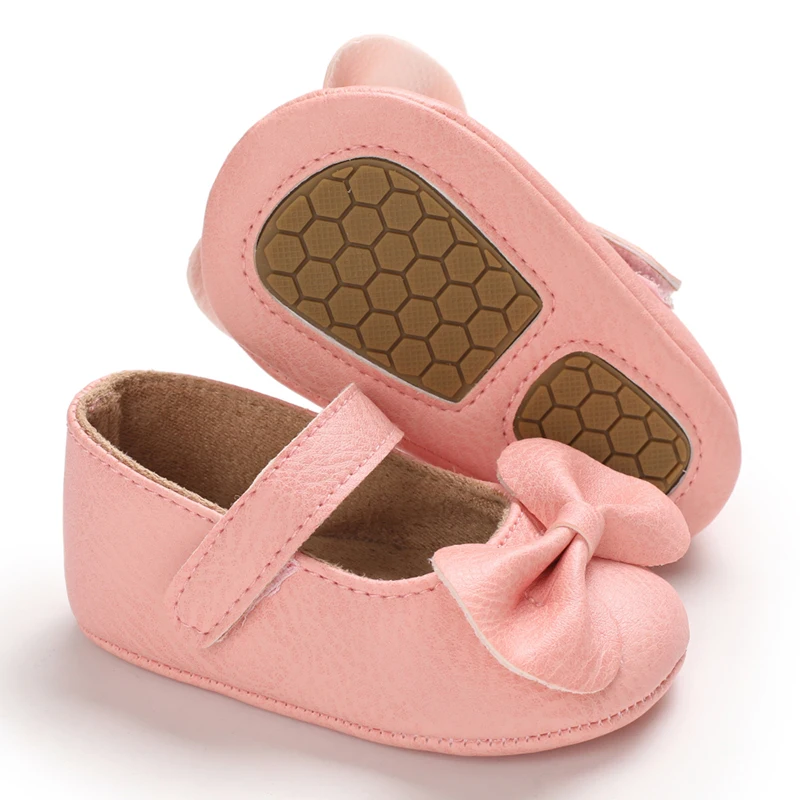 Einfarbige PU-Leder Prinzessinnen-Schuhe mit Schleife und rutschfester Gummisohle für Babys von 0-18 Monaten. – Detail 4