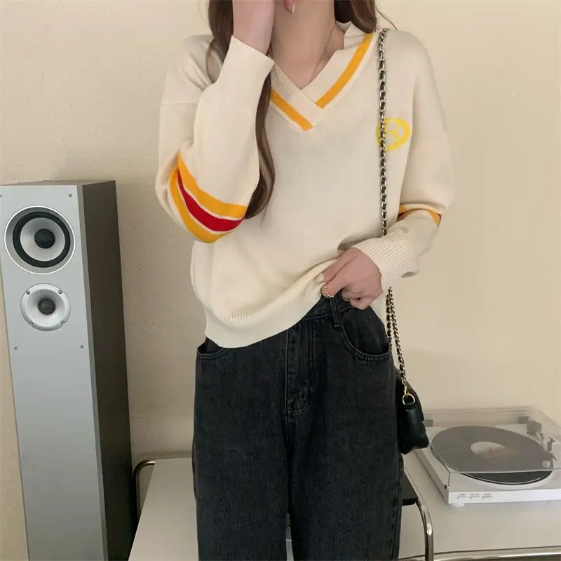 

Knitted Women's Spring and Autumn 2024 New Patchwork Pullovers V-neck Fashionable Loose Long Sleeved Striped Sweater Casual Top