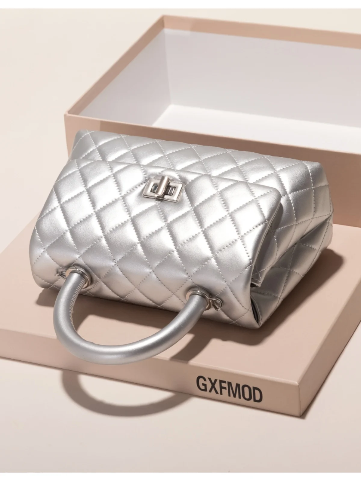 

Leather Diamond Pattern Handbag Women's Crossbody Bag Chain Handle Modern Neutral Sle Faionable Spring Summer