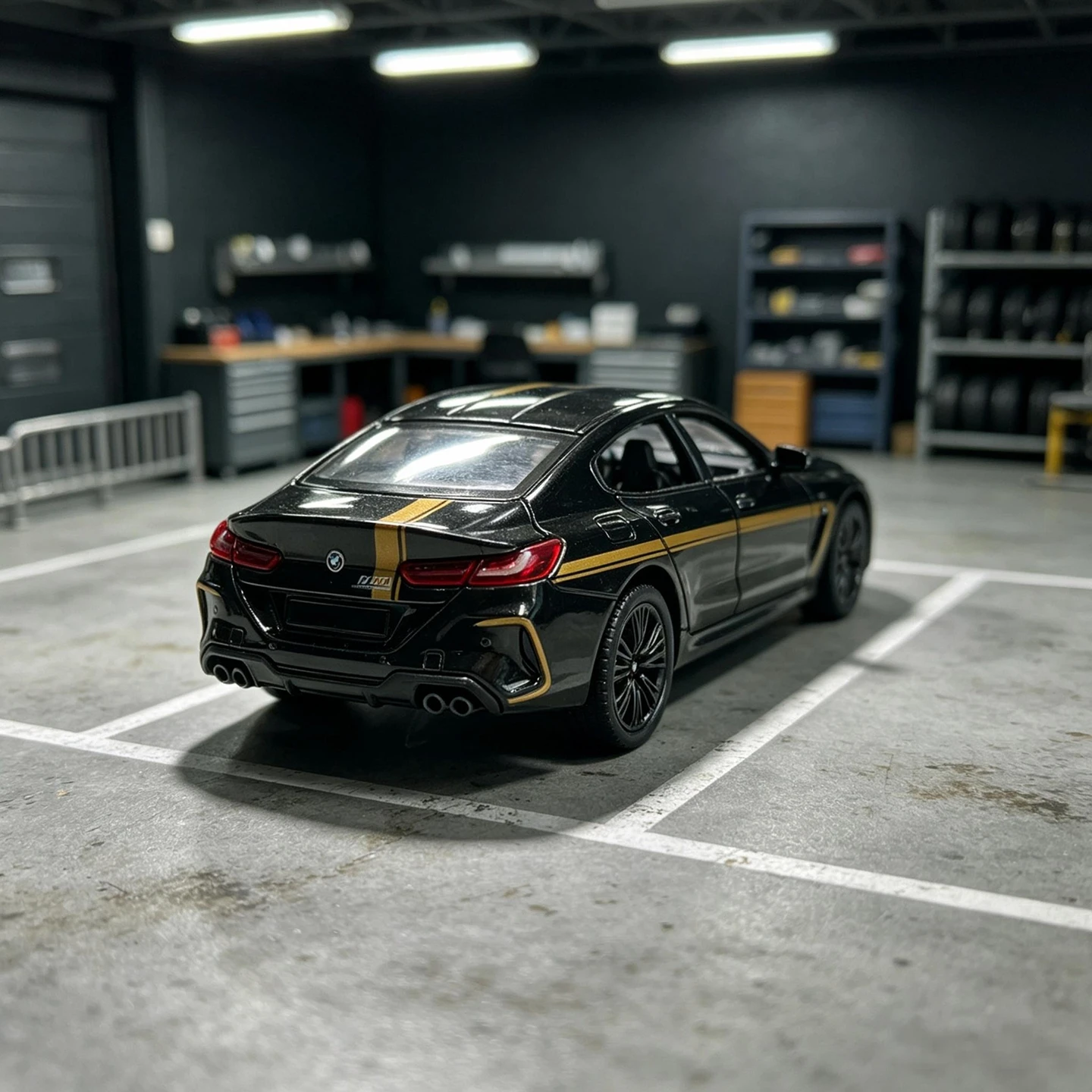 1: 32 simulation BMW M8 alloy car model, doors and engine hood, trunk can be opened with sound and light, sports car gift
