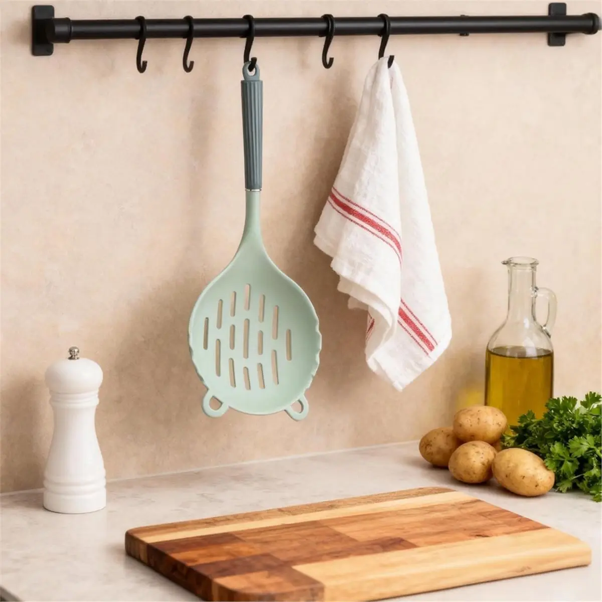 One-Piece Silicone Slotted Spoon, Large Kitchen Spoon for Noodles, Dumplings, Pasta, Dishwasher Safe Kitchen Utensil