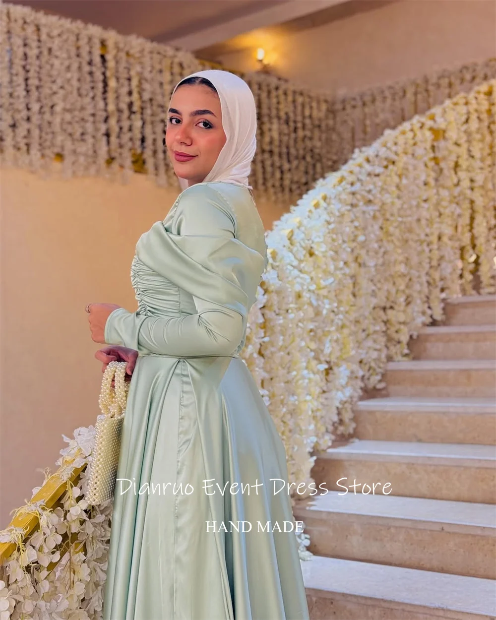 Dianruo فساتين سهرة إسلامية رشيقة بطول الأرض من الساتان بطيات رداء De Soirée فام على شكل حرف A وأكمام طويلة فساتين حفلات مخصصة