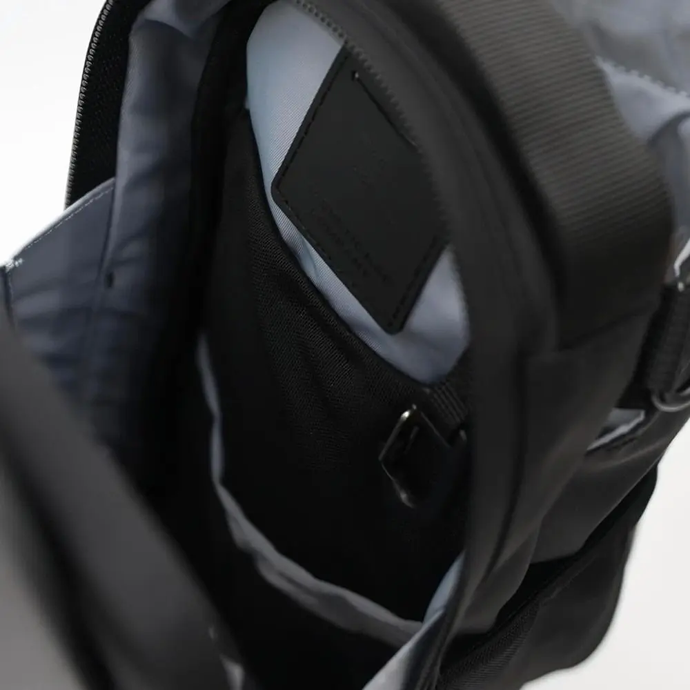 Magnetic Water Bottle Sling Bag Adjustable Large Capacity Gym Bottle Bag with Shoulder Strap Multi-layer Crossbody Sports Bag