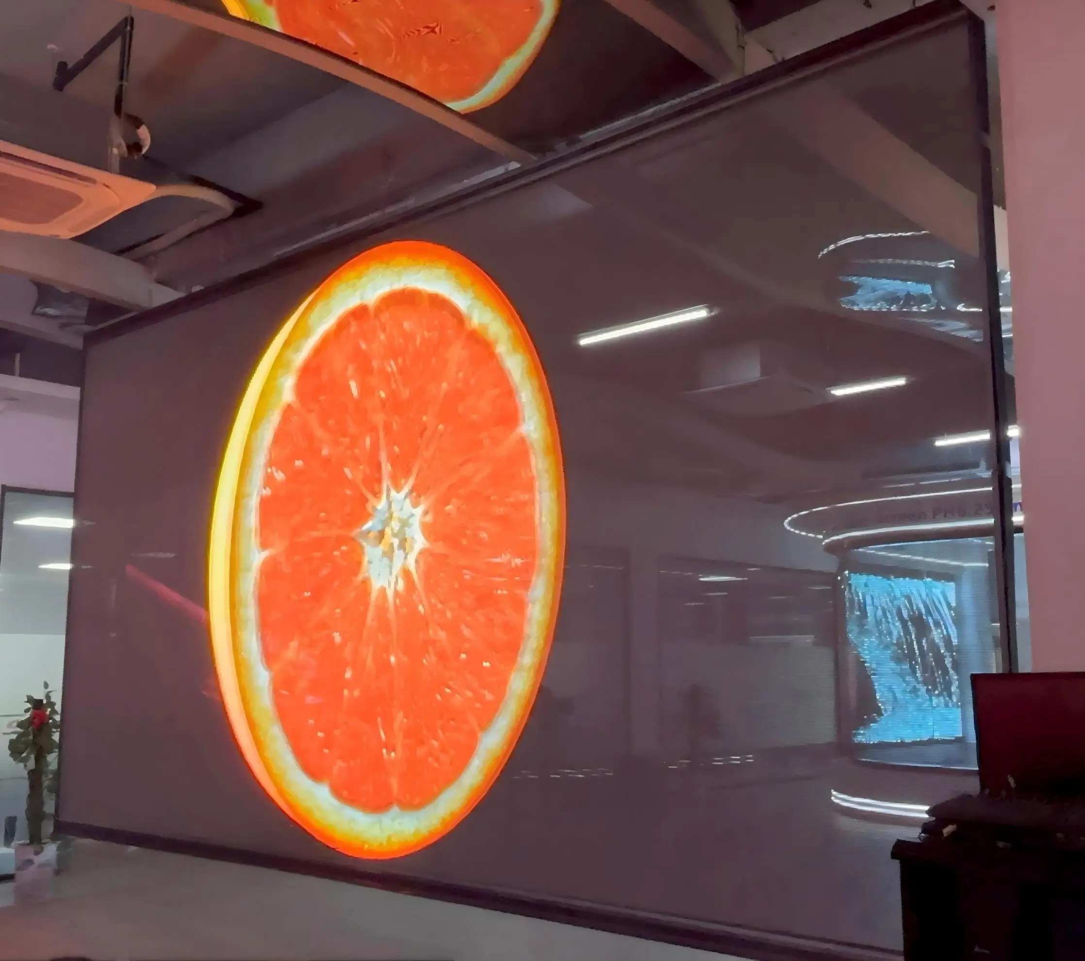 

Indoor P3.91mm Flexible Transparent Full Color LED Display Screen with HDR Support 2500cd/m2 for Video Advertising