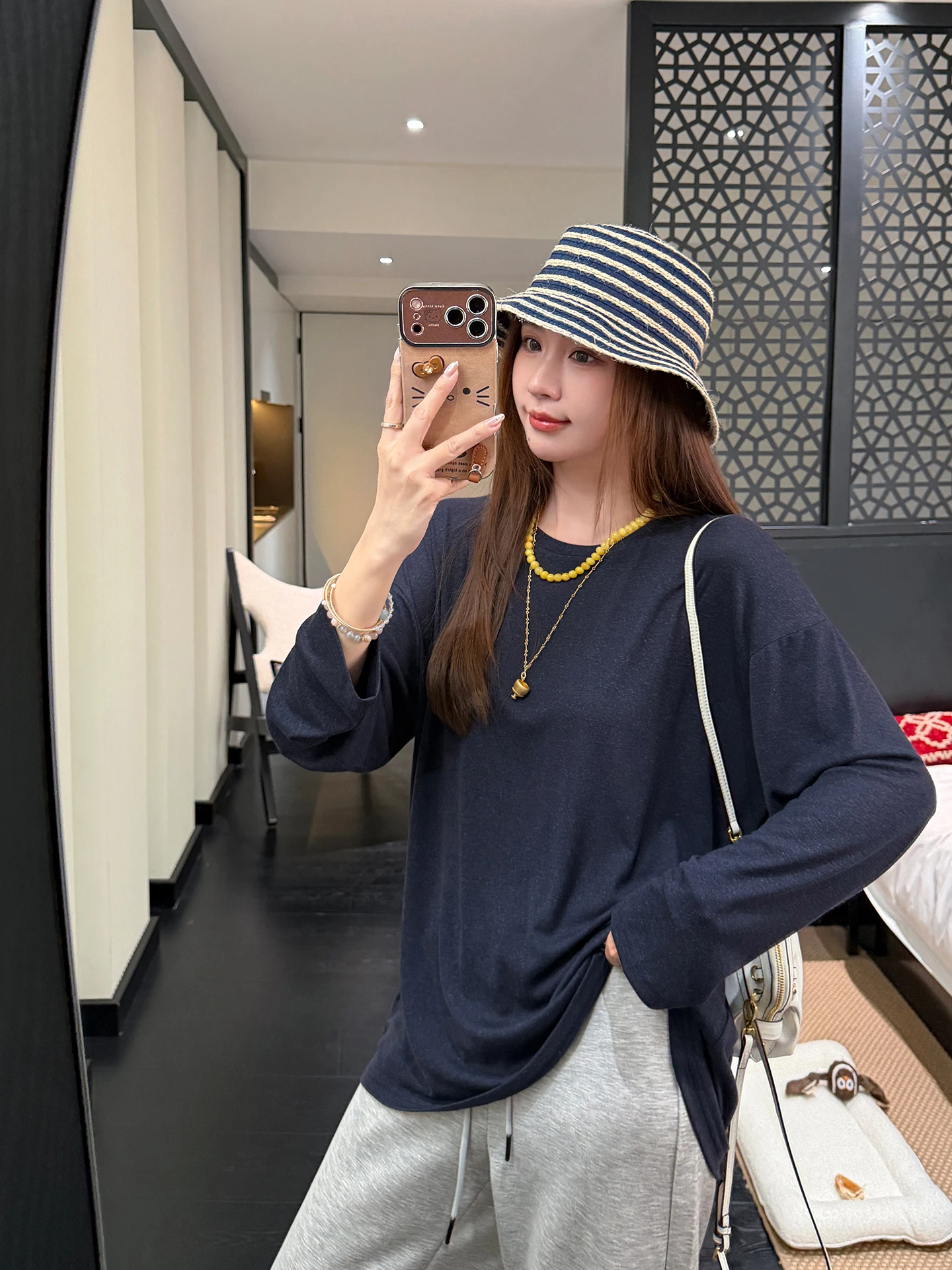 

Свободная футболка в стиле Row Style от Zhang Sheshi, синяя, из льна, повседневная, для женщин, летняя, с круглым вырезом, с длинным рукавом