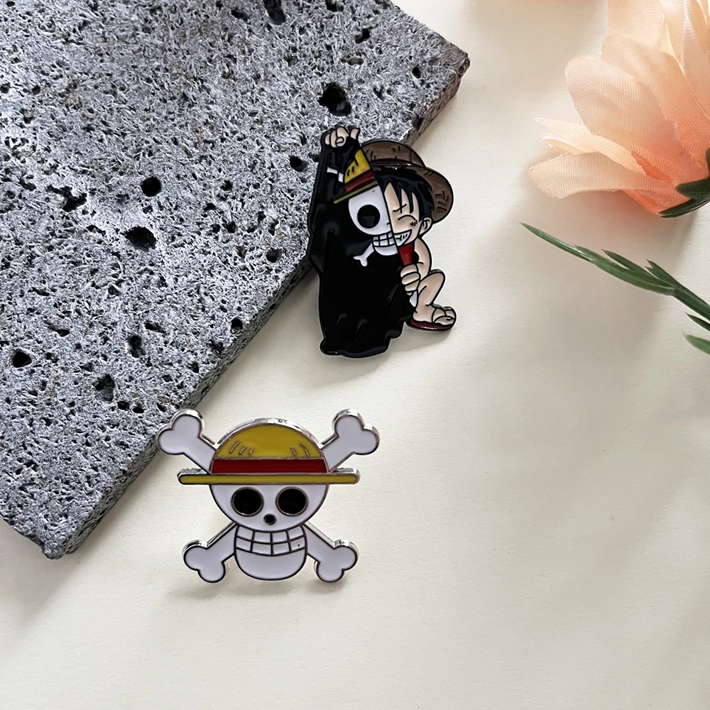 Conjunto de 2 Broches de Lapela Esmaltados One Piece Luffy Anime para Mochila, Acessório de Joalheria Masculino e Feminino, Emblemas de Anime Estilosos