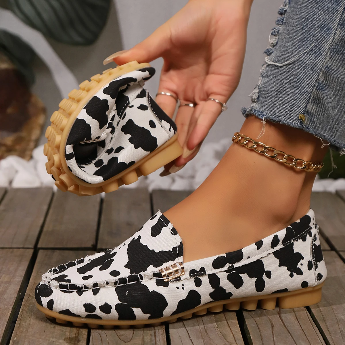 

New Women Casual Flat Shoes Spring Fashion Non-slip Soft Round-toe Sneakers Women Autumn Trend Walking Loafers Zapatos De Mujer