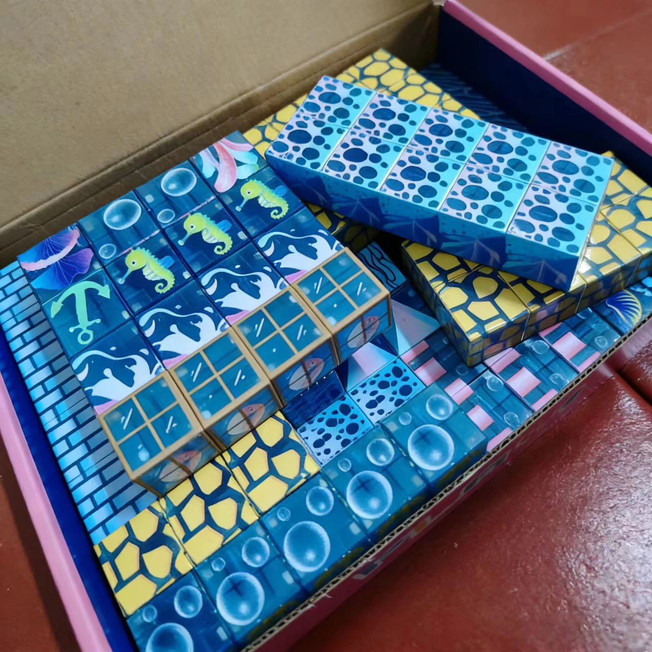 Blocchi di costruzione a cubo magnetico luminoso - Giocattolo magnetico fai-da-te per bambini - Giocattolo di assemblaggio con magnete forte - Regalo di compleanno