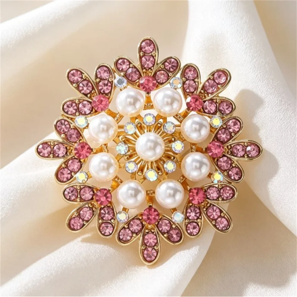 New Christmas Snowflake Brooch Beautiful Pearl Corsage suit coat Snow Pins Clothing Accessories