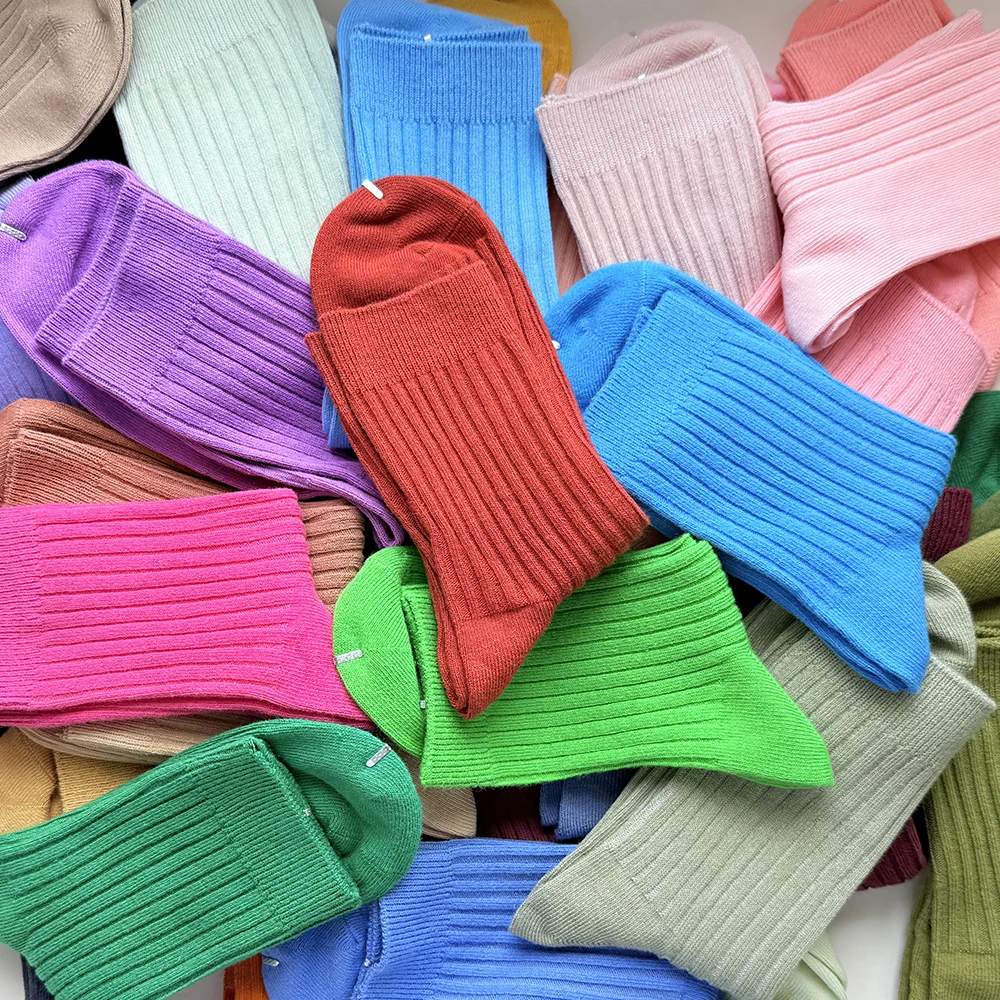 

1 пара женских хлопковых дышащих однотонных носков ярких цветов на осень и зиму высокого качества в полоску до середины икры