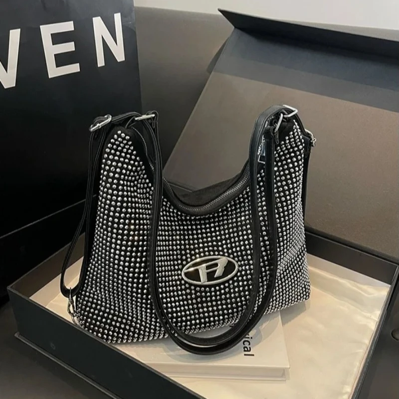 

2026 Winter Popular Large-capacity Tote Bag Luxury Niche Designer Simple Women's Versatile Messenger Bag Elegant and Timeless