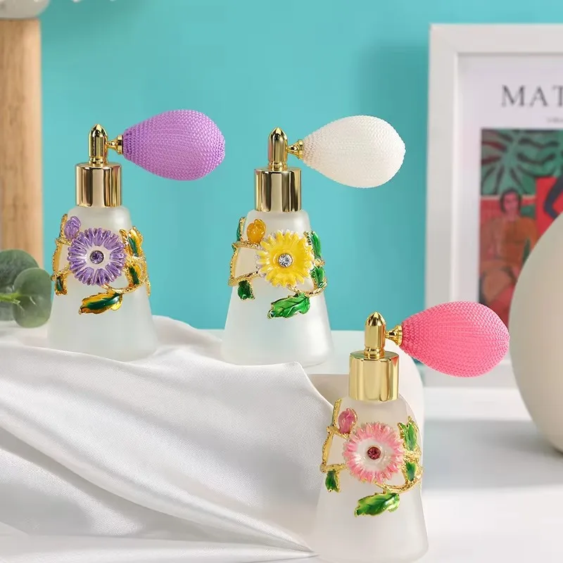 60pcs 50ML 1.7oz Patent Metal Azalea chrysanthemum Glass Bottle Scent Oil Fragrance Diffuser Portable Spray Perfume Bottle