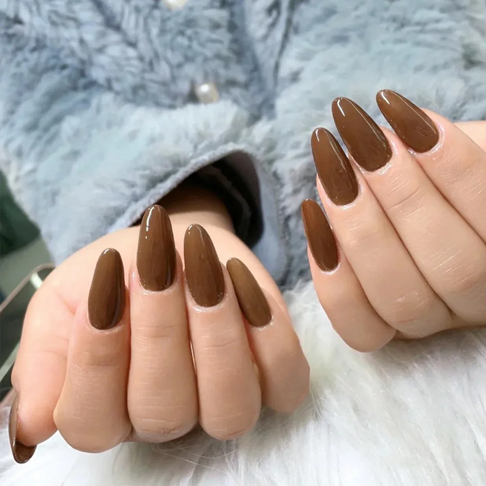 

24Pcs Mid-length Round Head Press on False Nails with Simple Brown Design Full Cover Nails Tips Detachable Almond Fake Nails Art