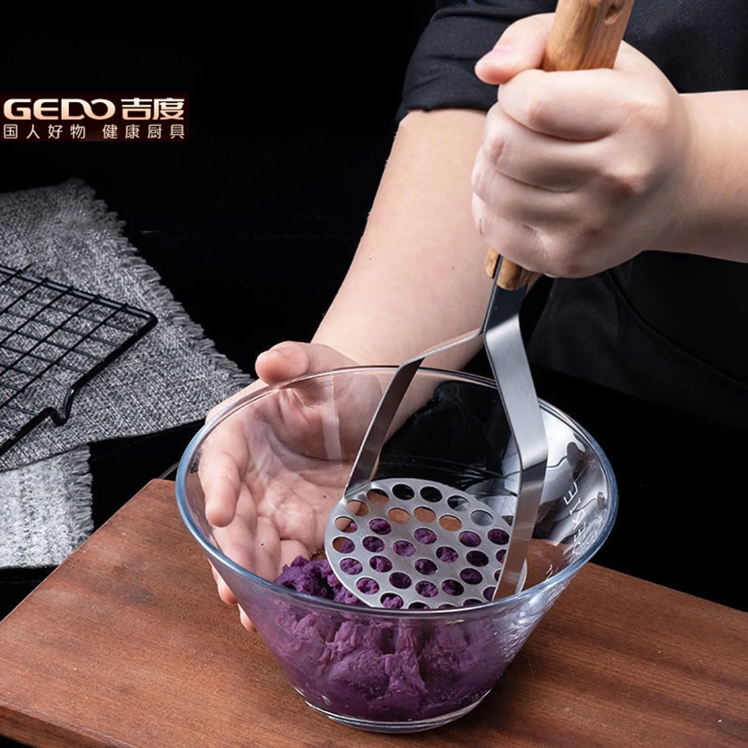 GEDO LFGB Certification 304 Stainless Steel Kitchen Mashed Potato Maker 34 Uniform Holes and Solid Wood Handle Chickpea Ricer