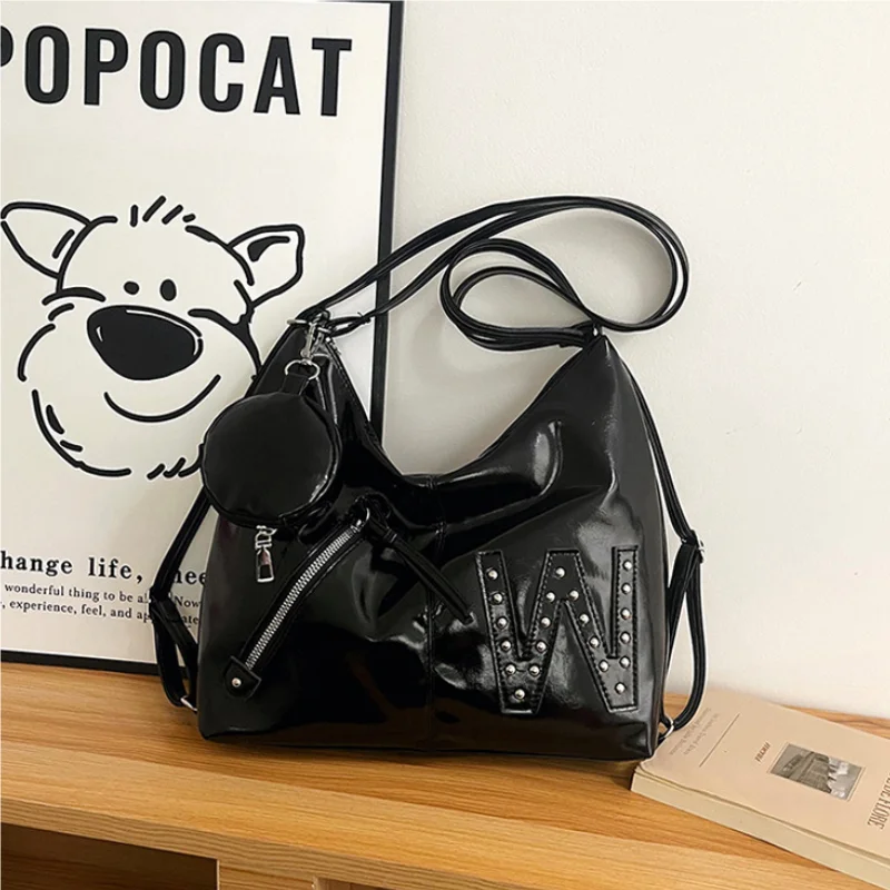 

Diamond-Encrusted Large-Capacity Tote Bag Stylish Commuter Shoulder Crossbody Bag Fashionable and Versatile Shoulder Bag