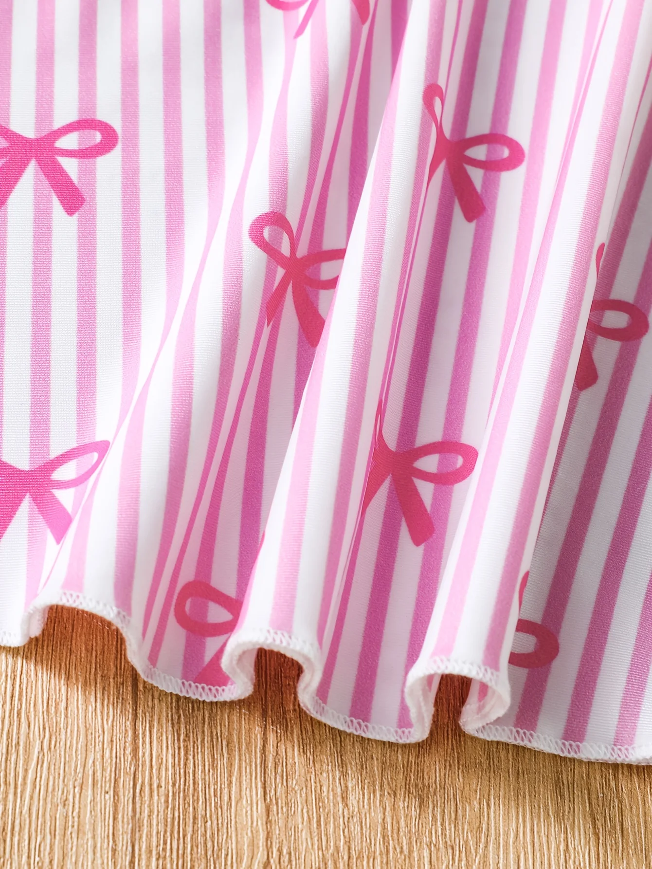 Girls' Summer Swimwear Set: Pink Bow and Striped Print Strapless One-Piece Swimsuit and Short Skirt Two-Piece Set Suitable for Girls Aged 8-12, Versatile Clothing for Beach and Pool S8d7fd88bbf8447468a783fd919cde542R