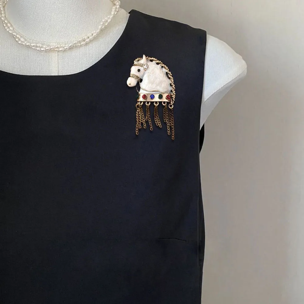 1pc Fashion Vintage Enamel Horse Head Brooch Gemstones Chain Tassels Antique Equestrian Perfect Adding Regal Bohemian Touch