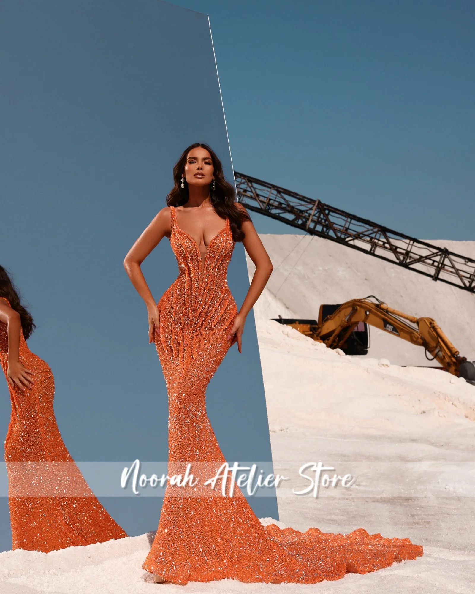 심플하고 반짝이는 노란색 홀터넥 두바이 이브닝 드레스 2025 웨딩 드레스 슬릿 프롬 가운 이브닝 드레스 맞춤 제작