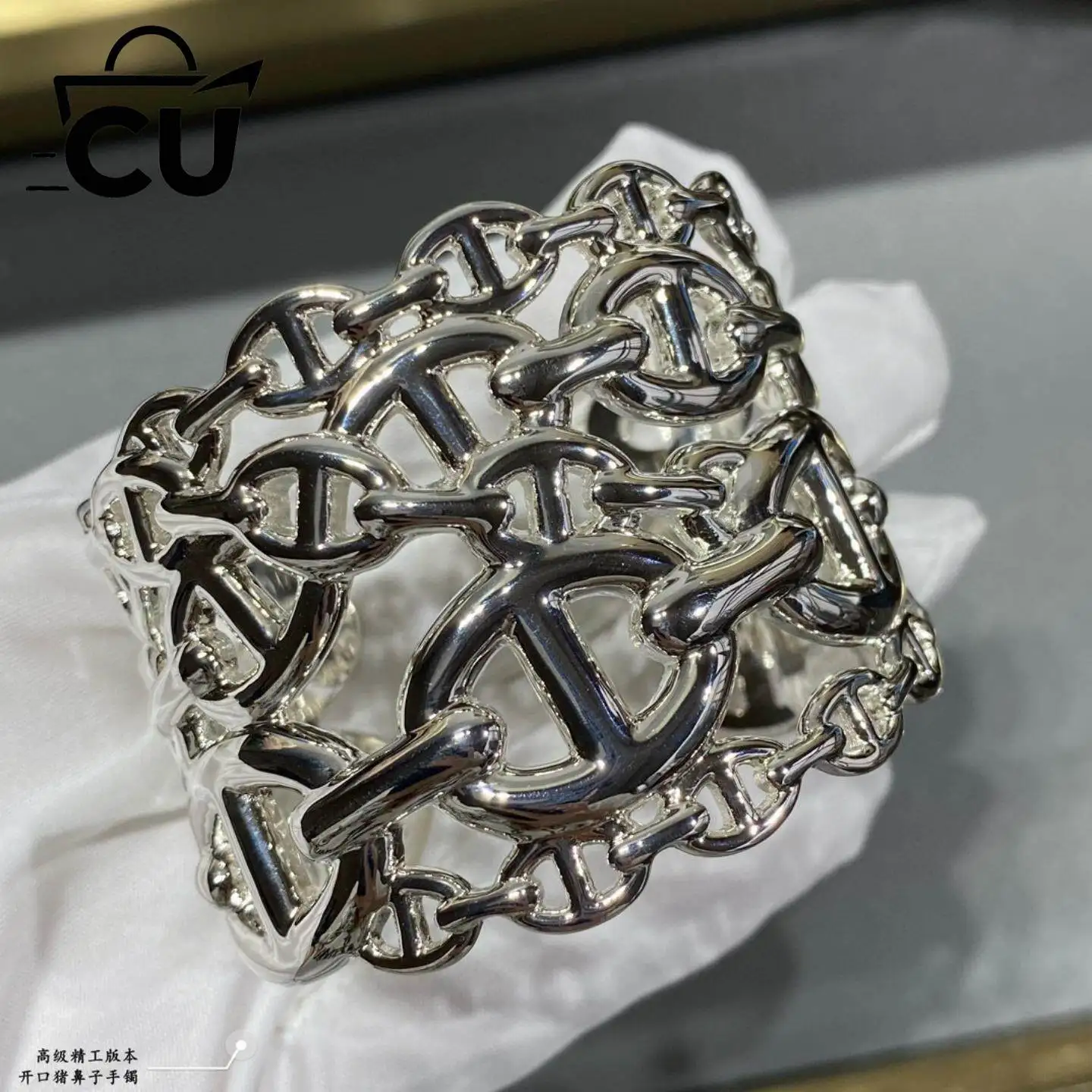 Industrial Style Wide Version Pig Nose Bracelet, High-end Girls' Super Sparkling Light Luxury 18K Texture