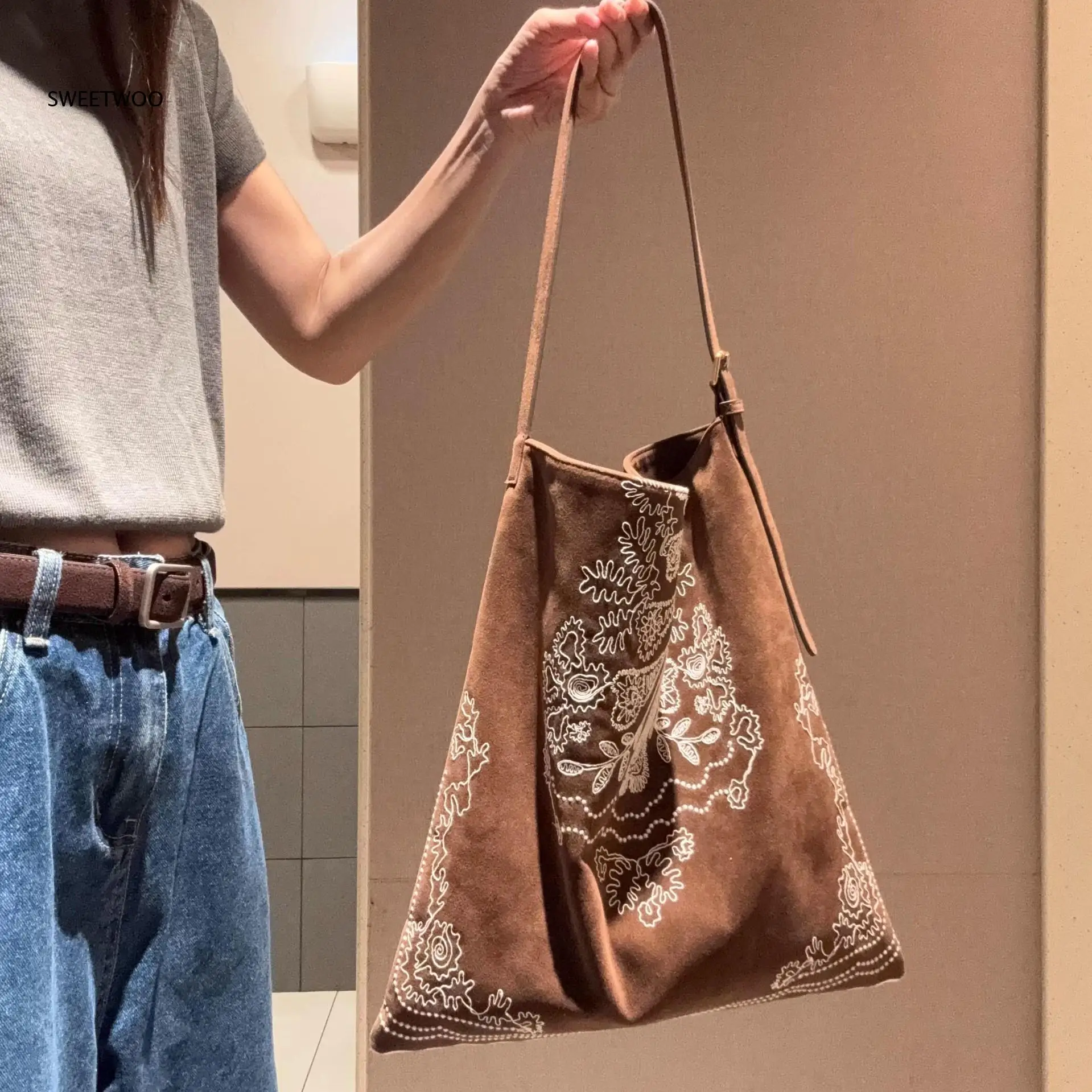 2026 Neue Vintage Bestickte Wildleder-Tragetasche Große Kapazität Lässige Schultertasche Damen Alltags- und Reise-Umhängetasche