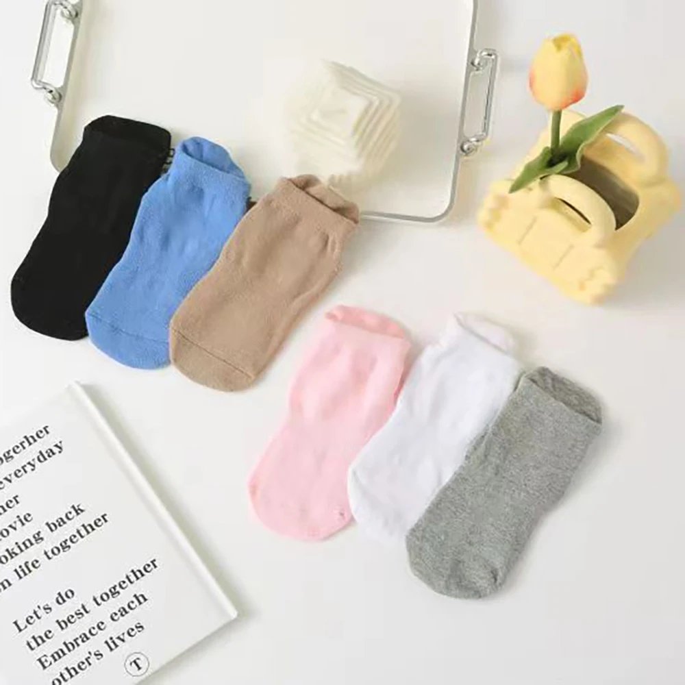 Six pairs of male baby boys, female baby girls, bear paw patterned adhesive floor socks, anti slip and wear-resistant, cute sock