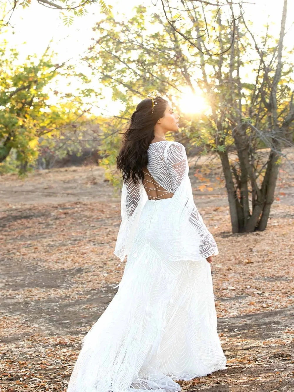 Robe de mariée dos nu à col en V pour les patients, manches évasées modernes, robe trapèze élégante, robe de mariée longue sexy