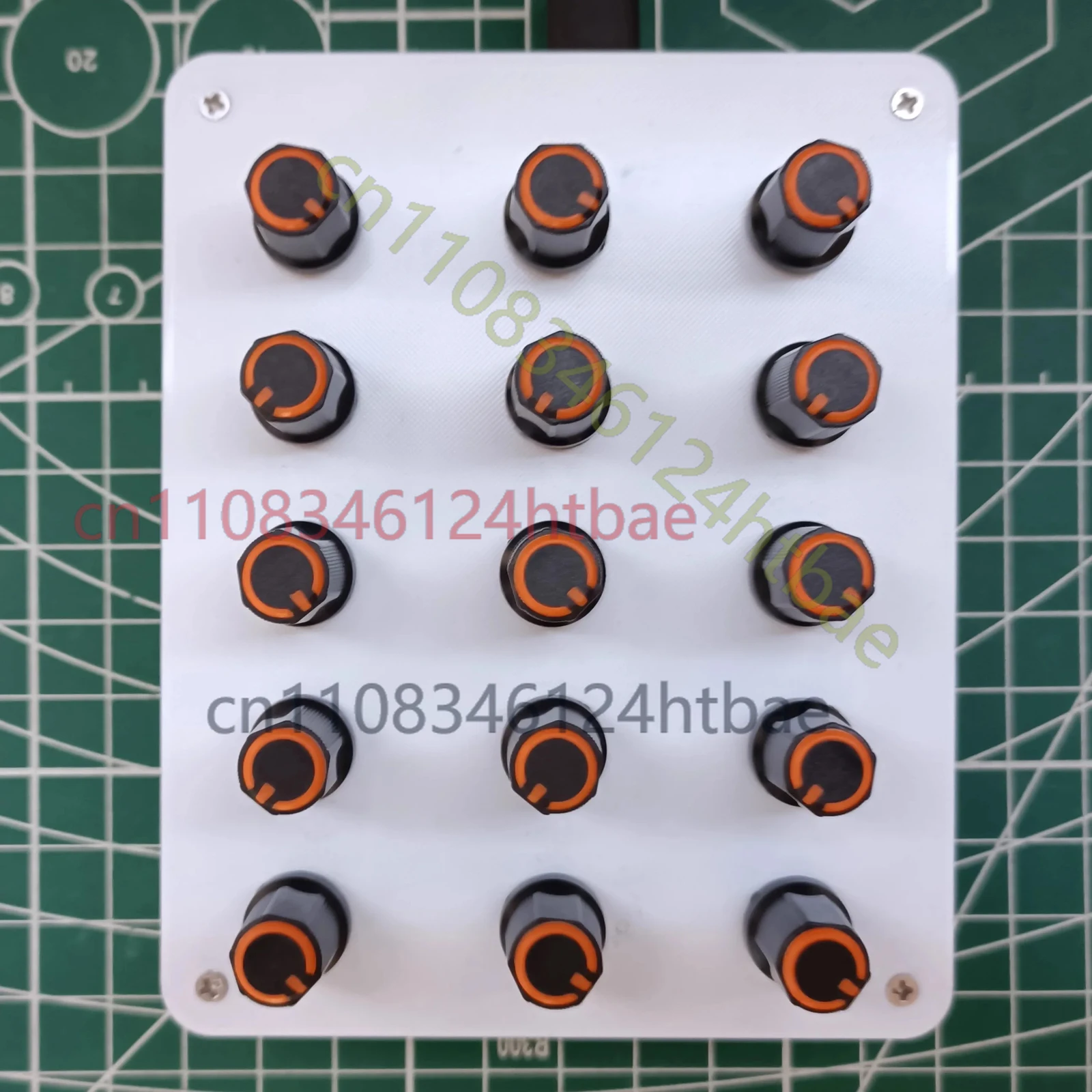 

Programmable MIDI Control Board with 15 Adjustable Knobs for USB-C Music Hosting and CC Volume Customization
