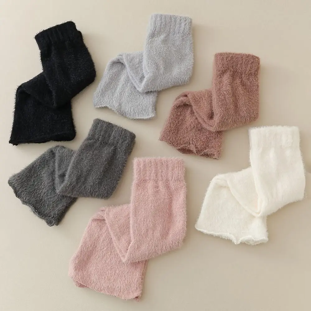 عادية المنك المخملية النساء تدفئة الساق سميكة الدافئة غطاء للقدم الجوارب بلون الأوسط جوارب أنبوبية الربيع والخريف والشتاء
