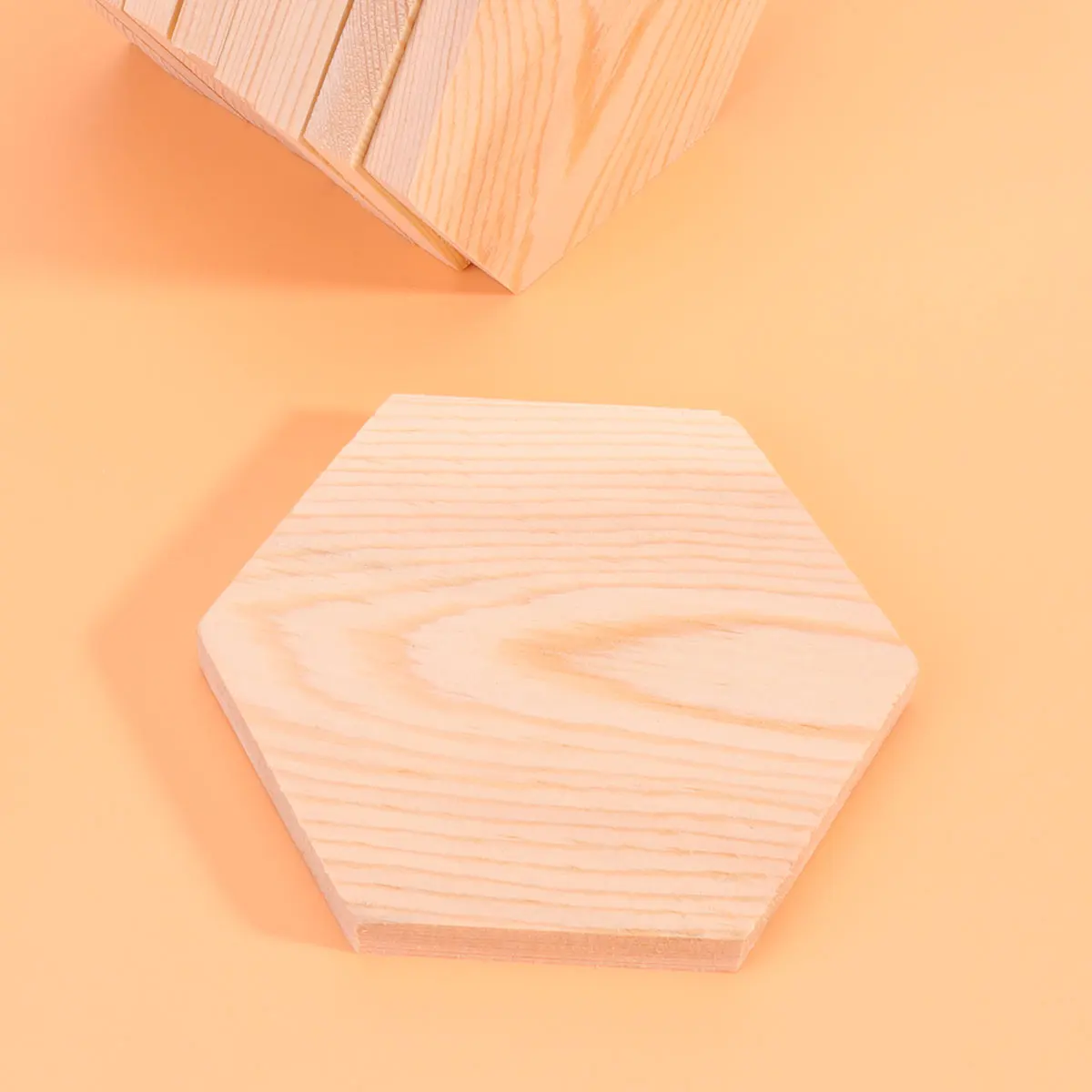 

10Pcs Hexagon Wood Blocks Natural Pine DIY Wood Plank for Crafts Decorating Party Favors Handmade Gifts and Creative Art